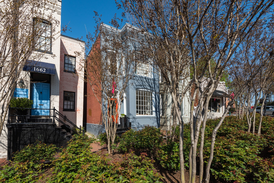 Primary Photo Of 1666 33rd St NW, Washington Storefront Retail Office For Lease