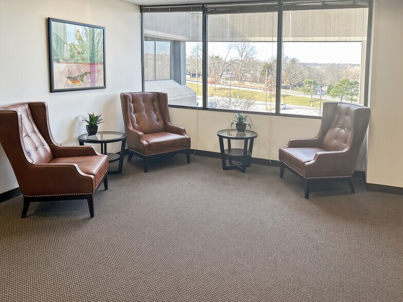 More Photos Of 800 E 101st Ter, Kansas City Coworking Space