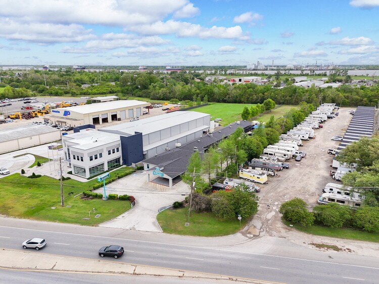 More Photos Of 45 E Airline Hwy, Kenner Veterinarian Kennel For Lease