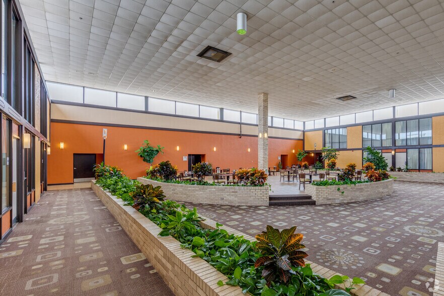 More Photos Of 2101 S Meridian Ave, Oklahoma City Hotel For Sale