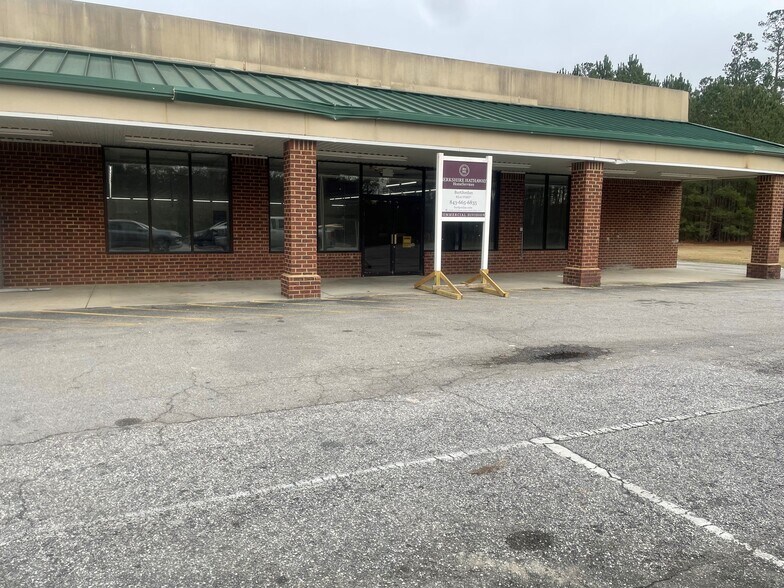 More Photos Of 624 S Walnut St, Pamplico General Retail For Lease