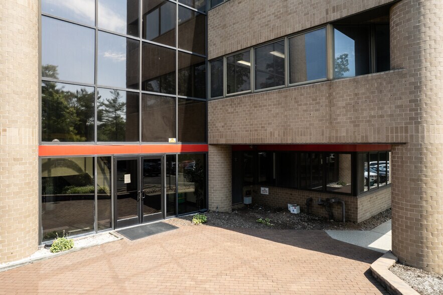 More Photos Of 65 Harristown Rd, Glen Rock Office For Lease