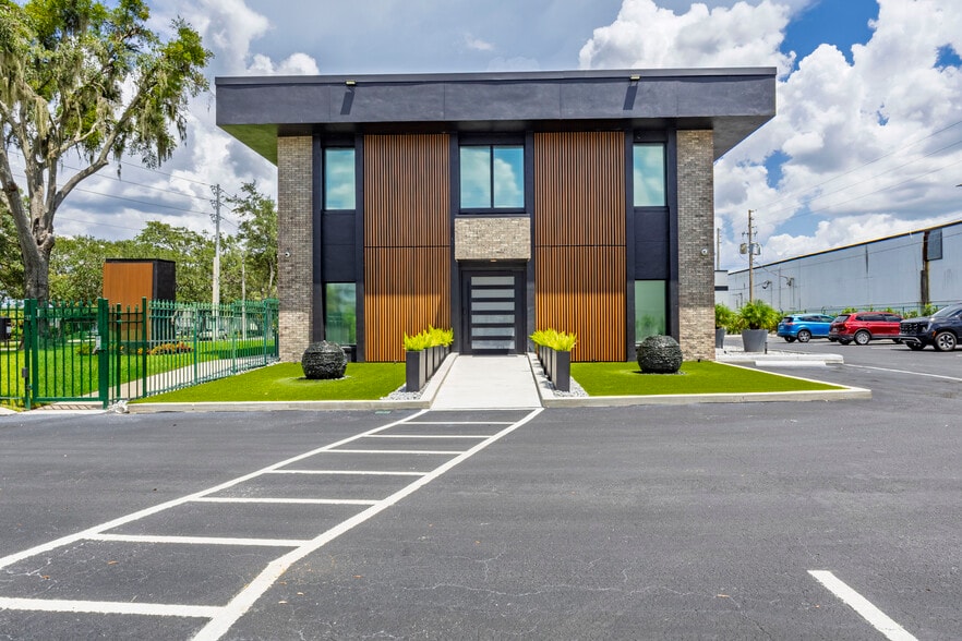 More Photos Of 7335 Lake Ellenor Dr, Orlando Office For Sale