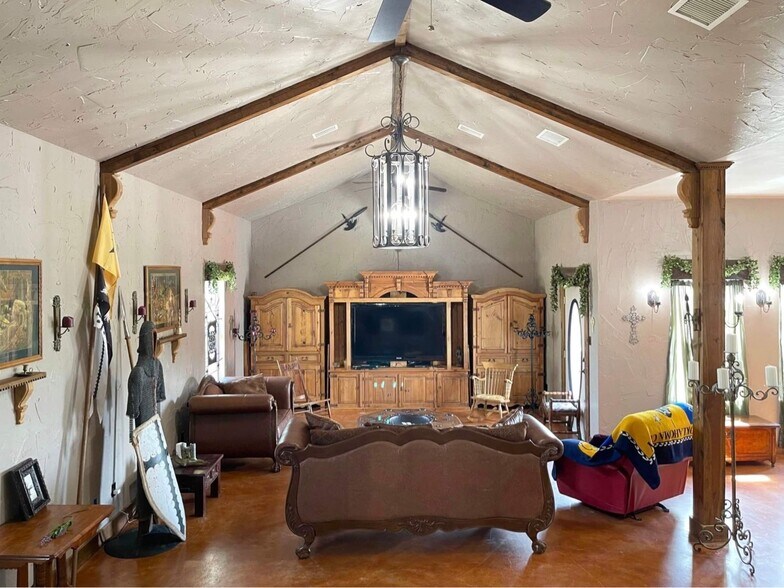 More Photos Of 175 Herber, New Braunfels Specialty For Sale