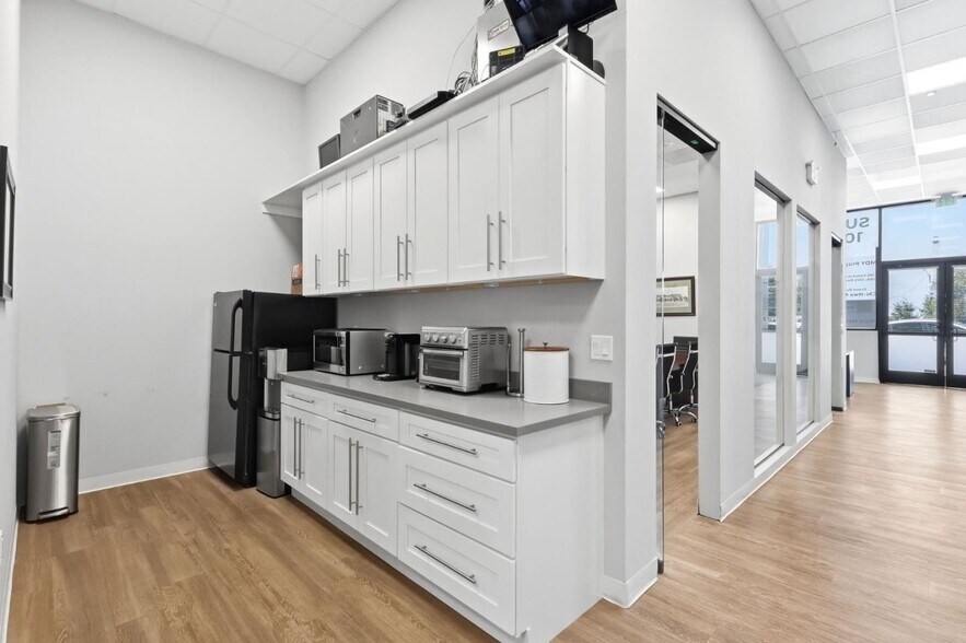 More Photos Of 600 El Camino Real, Belmont General Retail For Sale