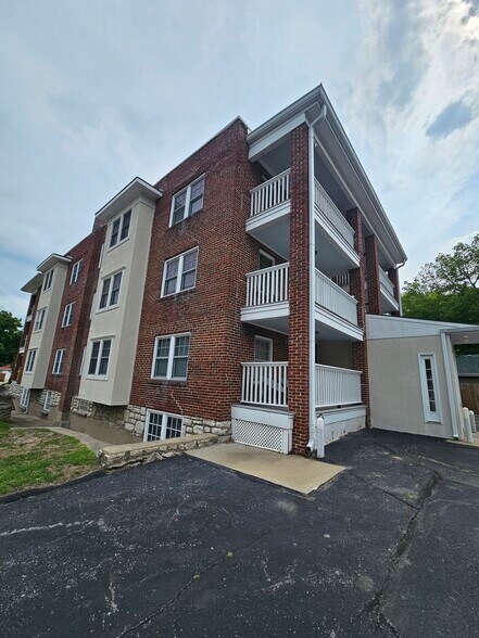 More Photos Of 709 W Truman Rd, Independence Apartments For Sale