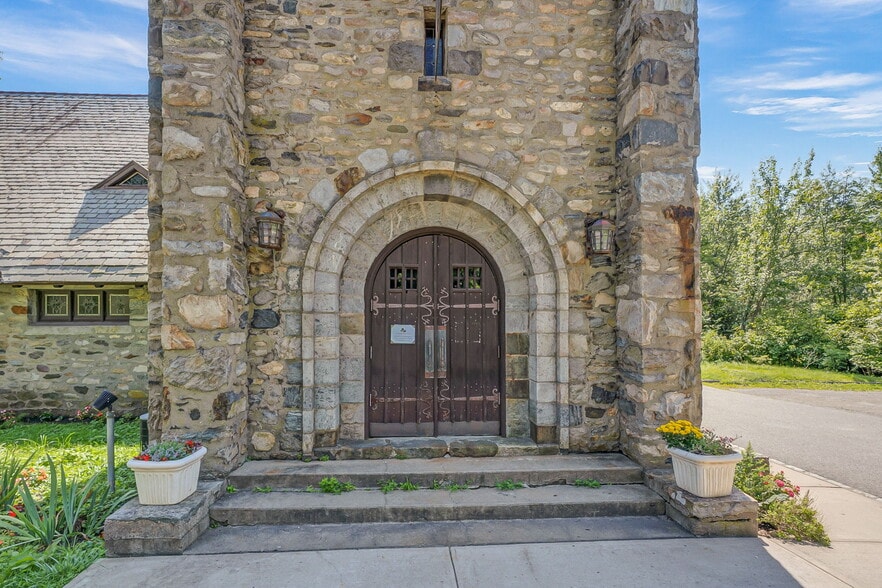 More Photos Of 1715 E Main St, Mohegan Lake Restaurant For Sale