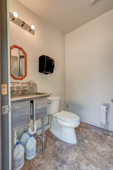 More Photos Of 100 Hill Ave, Spirit Lake Restaurant For Sale