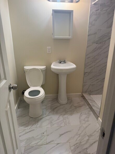 More Photos Of 2801 Jasper St SE, Washington Apartments For Sale