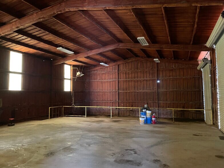 More Photos Of 2306 E Broadway St, Sweetwater Truck Terminal For Lease