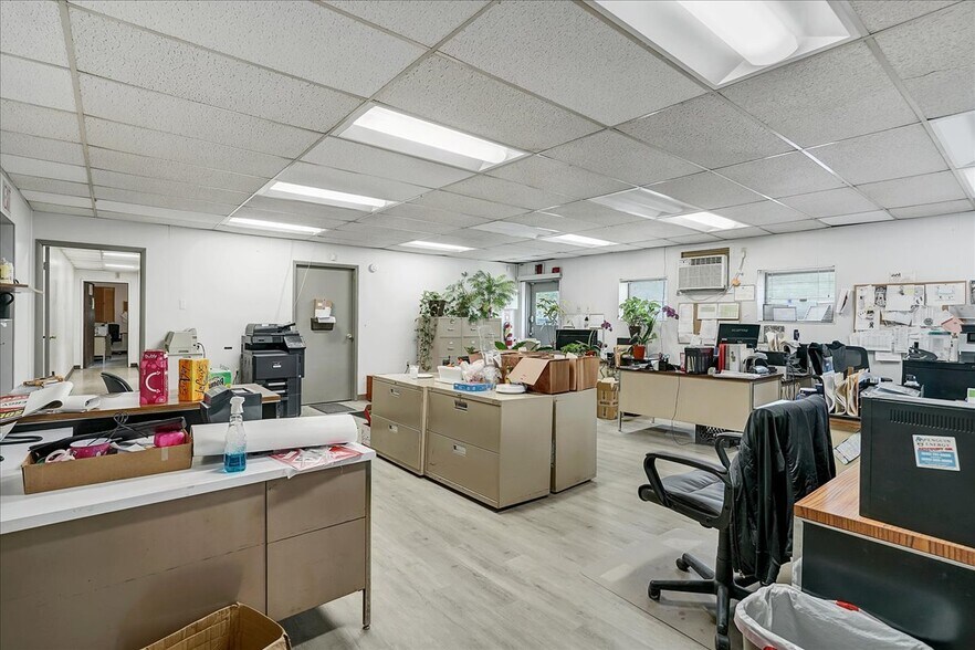 More Photos Of 85 Kaufman Rd, Monticello Distribution For Sale