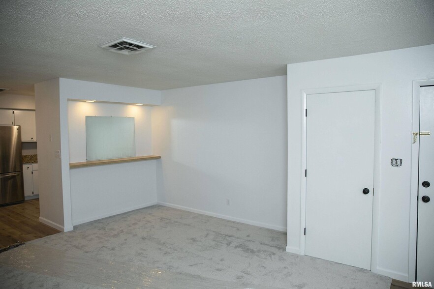 More Photos Of 987 Clock Tower Dr, Springfield Apartments For Sale