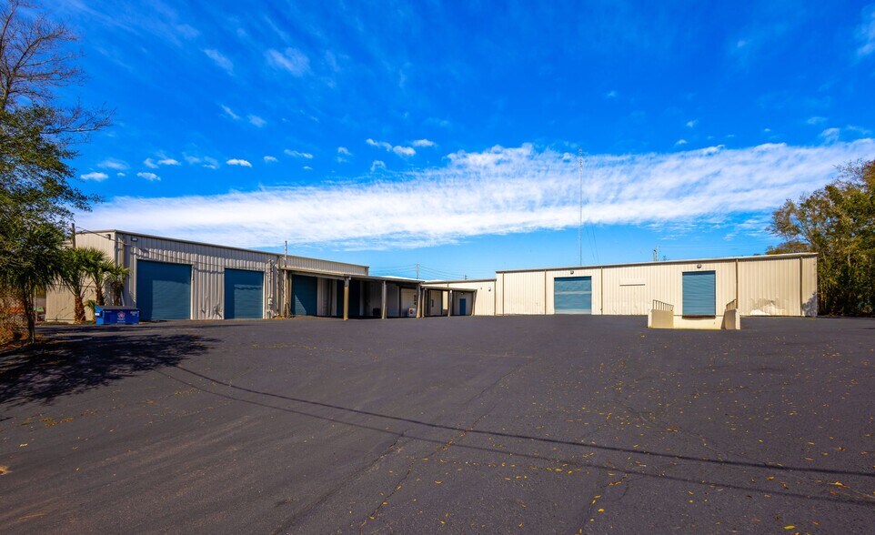 More Photos Of 2370 N Palafox St, Pensacola Warehouse For Lease