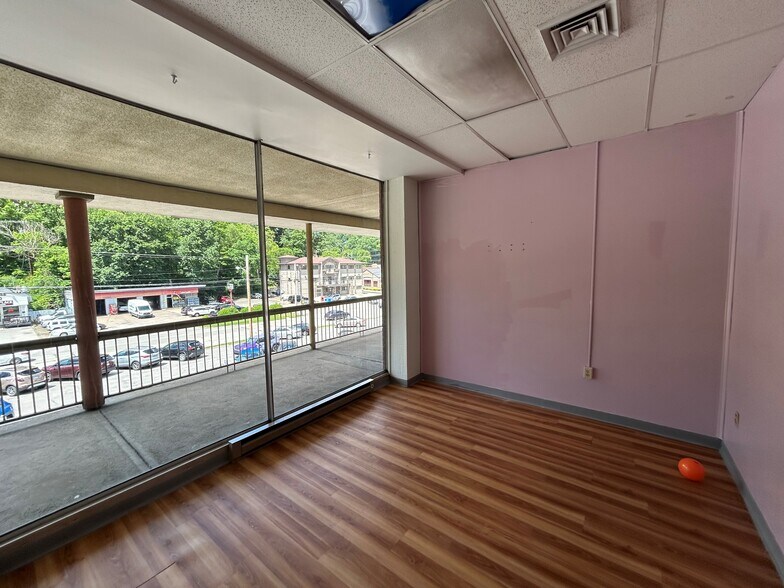 More Photos Of 300 Mt Lebanon Blvd, Pittsburgh Unknown For Lease