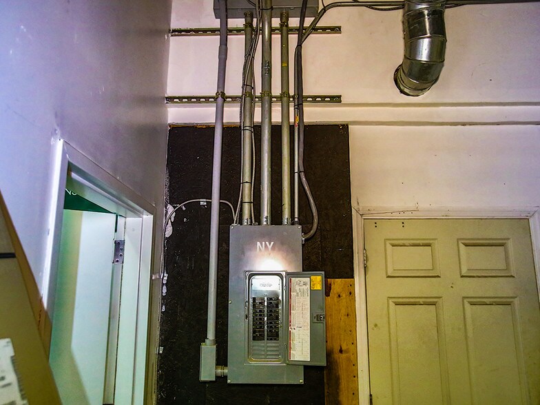 More Photos Of 42 Windsor Hwy, New Windsor Township Storefront Retail Office For Lease