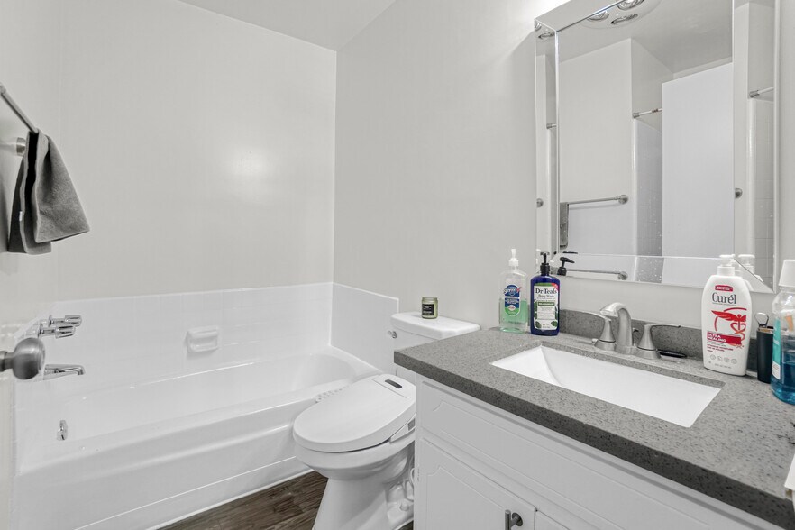 More Photos Of 8011 Romaine St, Los Angeles Apartments For Sale