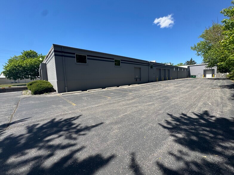 More Photos Of 1705 Cranston Rd, Beloit Showroom For Sale
