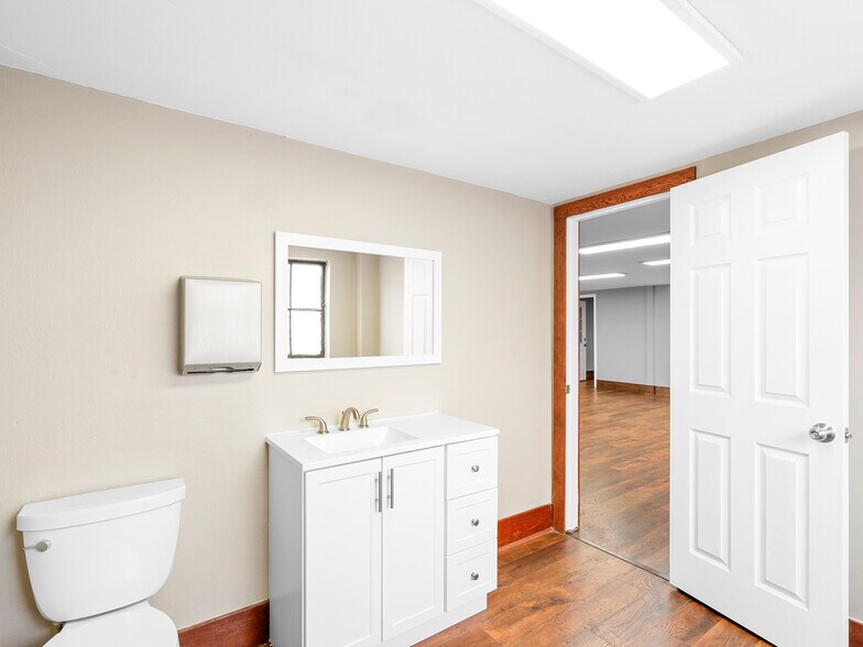 More Photos Of 2017 Main St, Forest Grove Storefront Retail Office For Lease