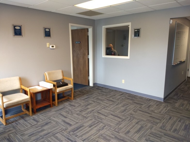 More Photos Of 3214-3224 Kingsley Way, Madison Warehouse For Lease