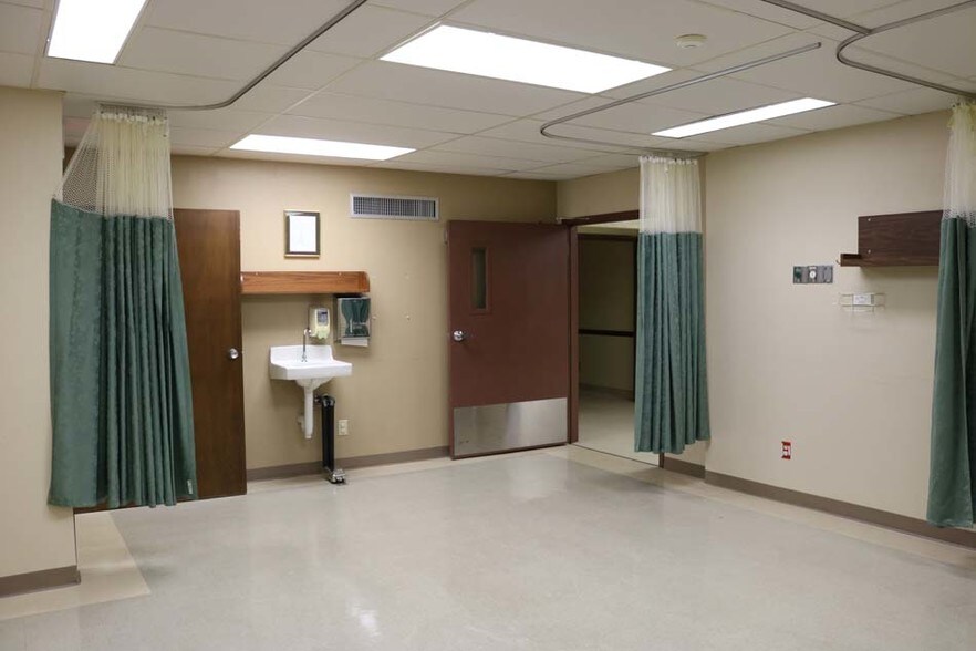 More Photos Of 28 N 64th St, Belleville Medical For Lease