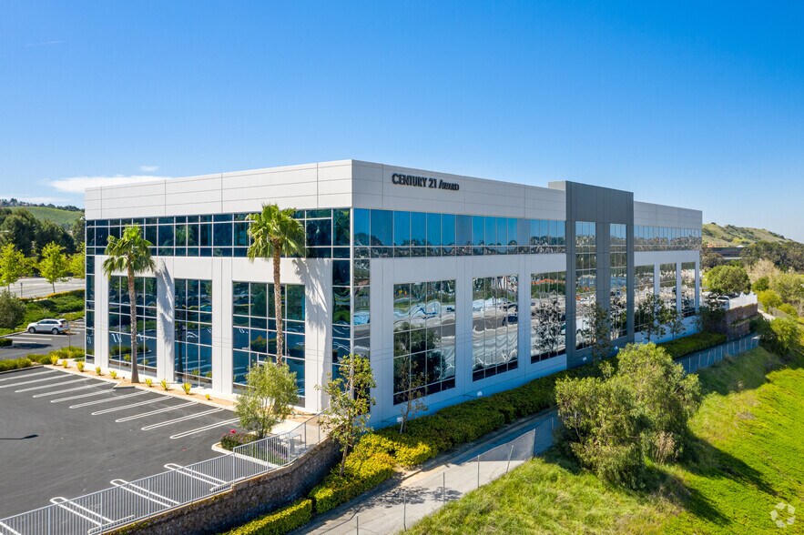 More Photos Of 160 N Riverview Dr, Anaheim Office For Lease