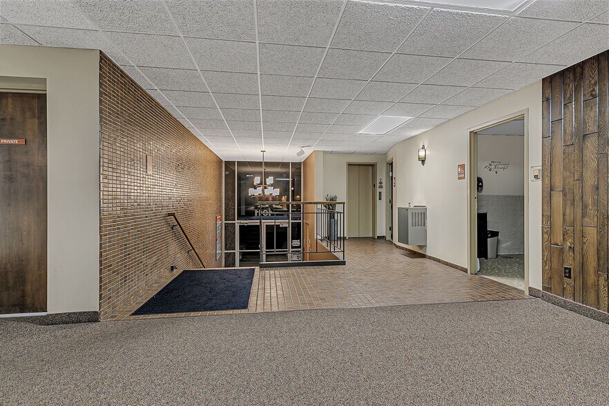More Photos Of 1011 2nd St N, Saint Cloud Office For Sale