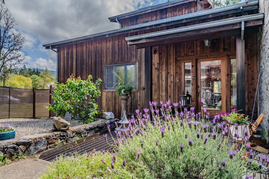 More Photos Of 21376 Consolation St, Volcano Specialty For Sale