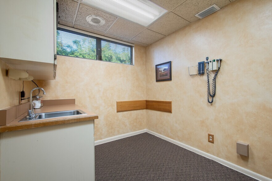 More Photos Of 3027 Aloma Ave, Winter Park Medical For Lease