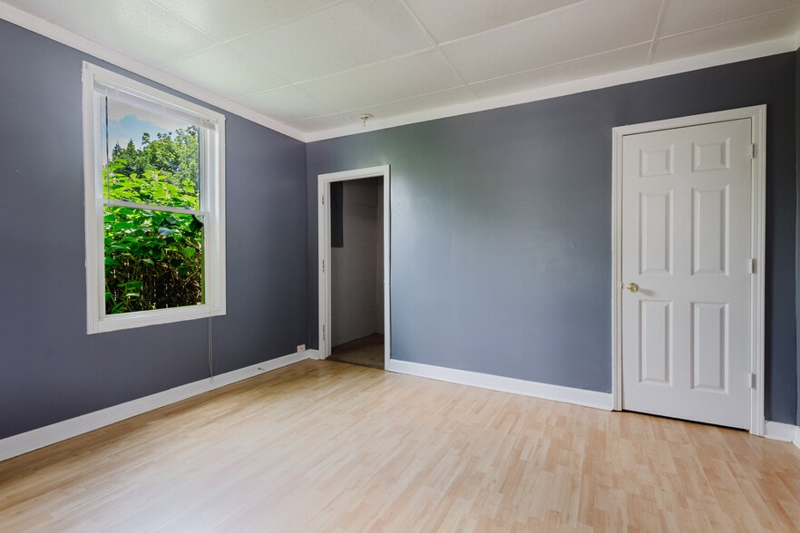 More Photos Of , Lexington Specialty For Sale
