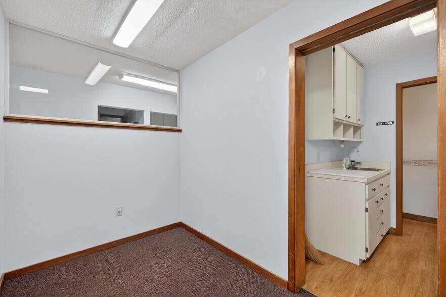 More Photos Of 708 Lee St, Leesburg Office For Lease
