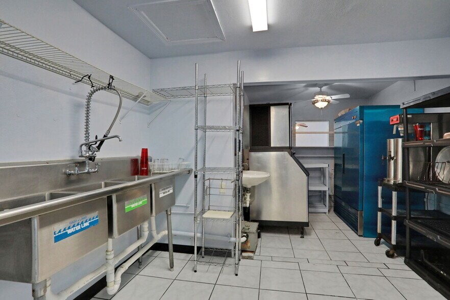 More Photos Of 413 Elm St, Welaka Freestanding For Sale