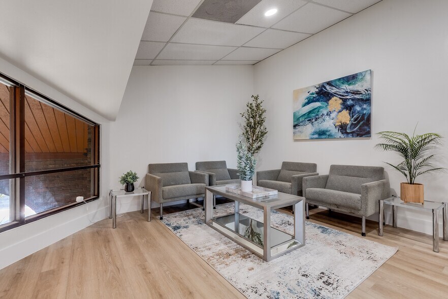 More Photos Of 12989 Jupiter Rd, Dallas Office For Sale