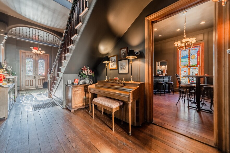 More Photos Of 224 W 10th St, Charlotte Restaurant For Sale