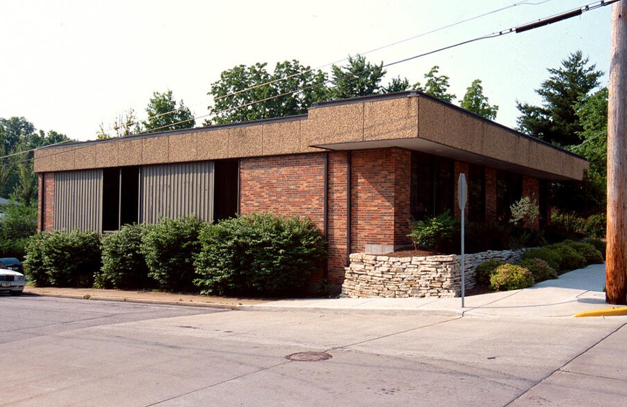 More Photos Of 320 N 5th St, Saint Charles Office For Sale