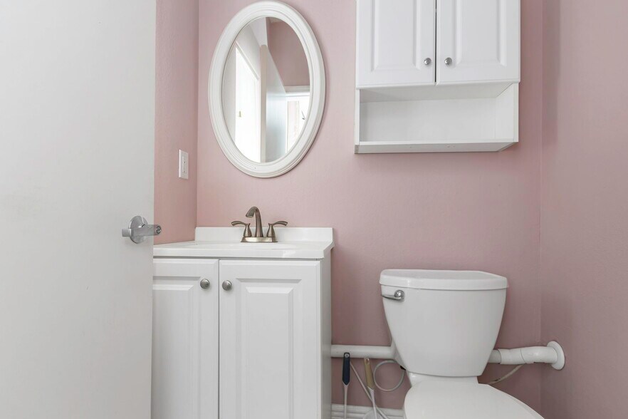 More Photos Of 1915 E Bay Dr, Largo General Retail For Sale