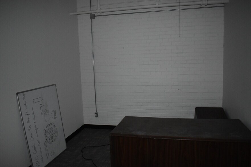 More Photos Of 884 W 2nd St, Ogden Warehouse For Lease