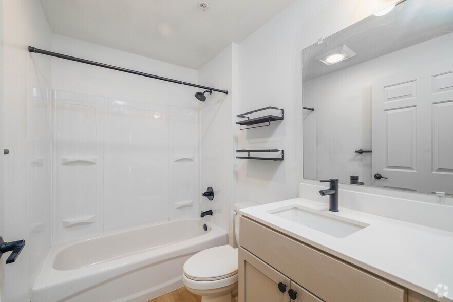 More Photos Of 4719 15th Ave NE, Seattle Apartments For Sale