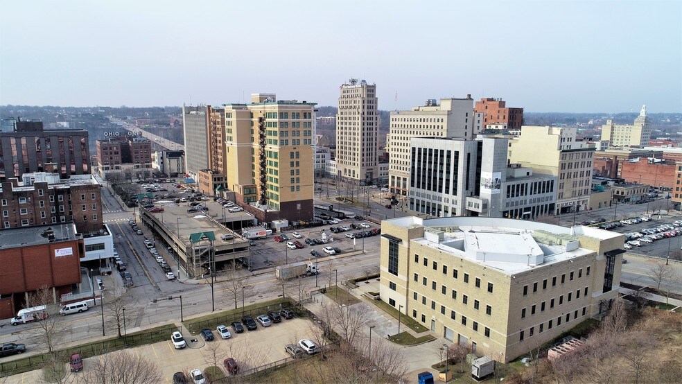 Primary Photo Of 44 E Federal Plz, Youngstown Hotel For Lease