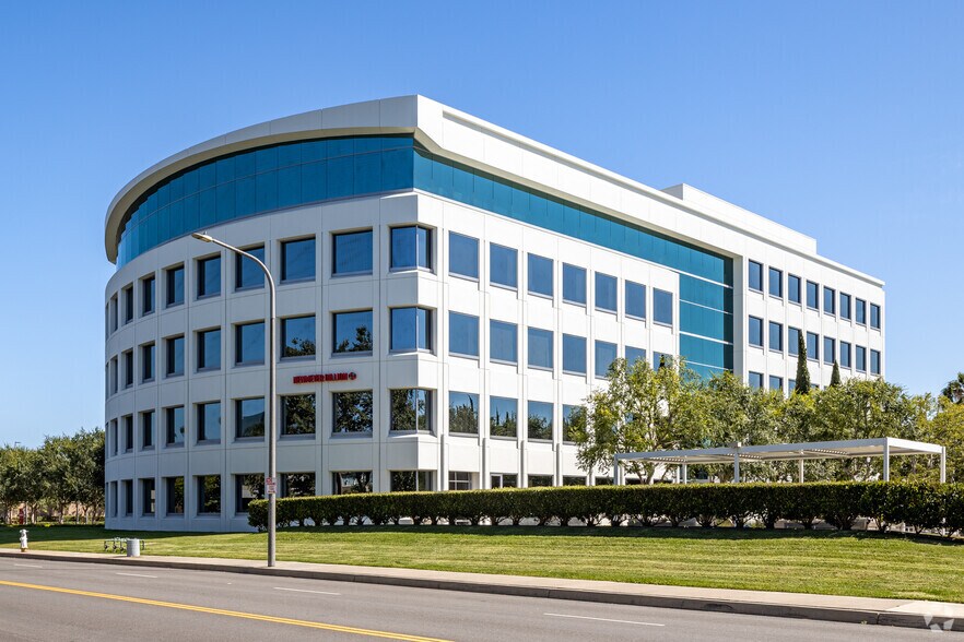 More Photos Of 895 Dove St, Newport Beach Office For Lease
