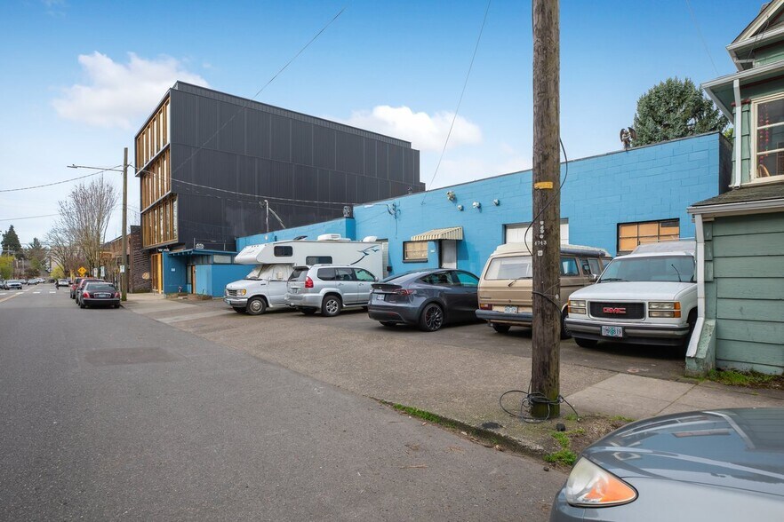 More Photos Of 4729 N Albina St, Portland Warehouse For Sale