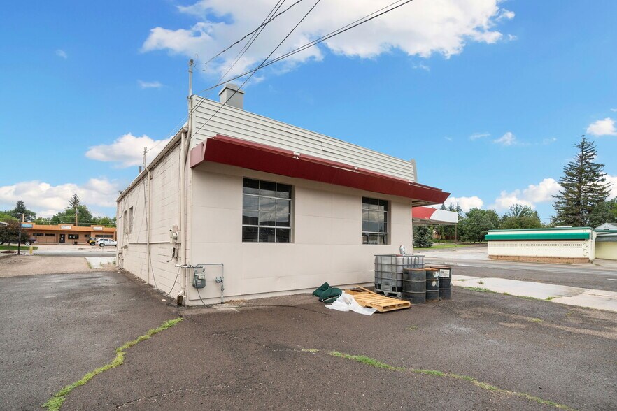 More Photos Of 1822 Logan Ave, Cheyenne Service For Sale