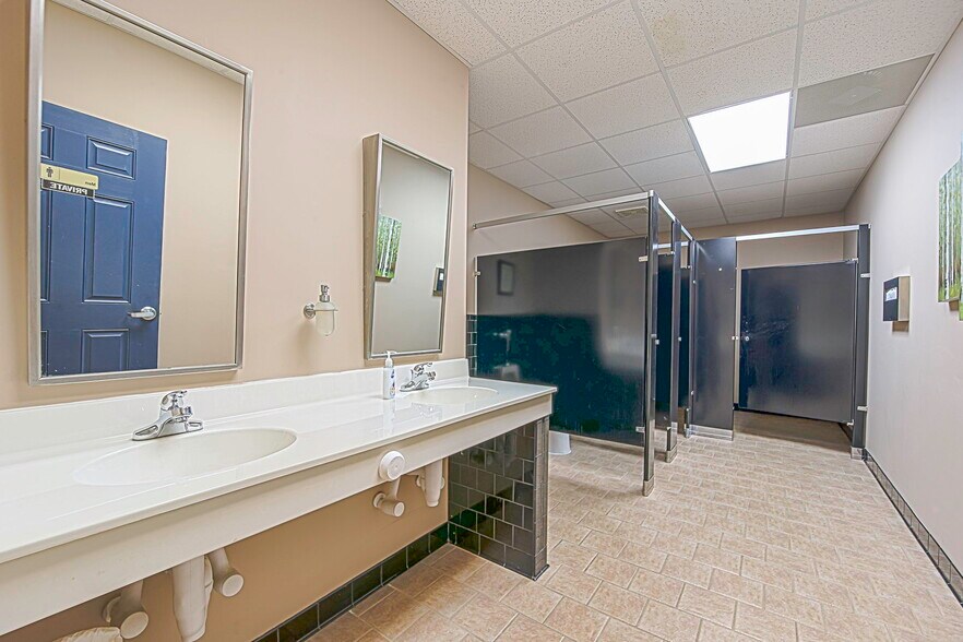 More Photos Of 10310 Memory Ln, Chesterfield Office For Sale