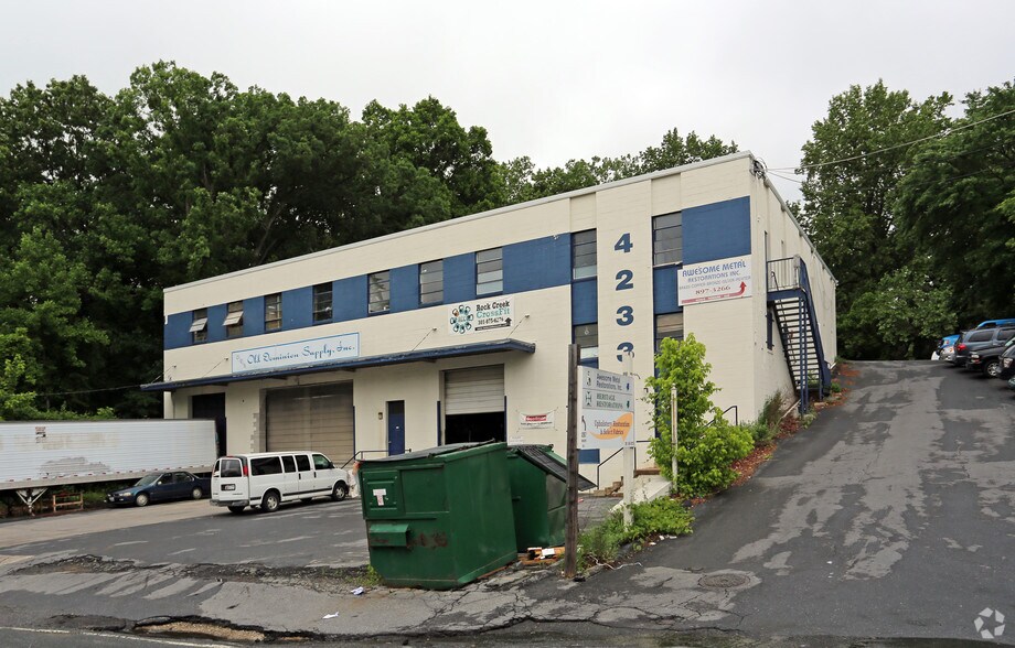 Primary Photo Of 4233 Howard Ave, Kensington Warehouse For Lease