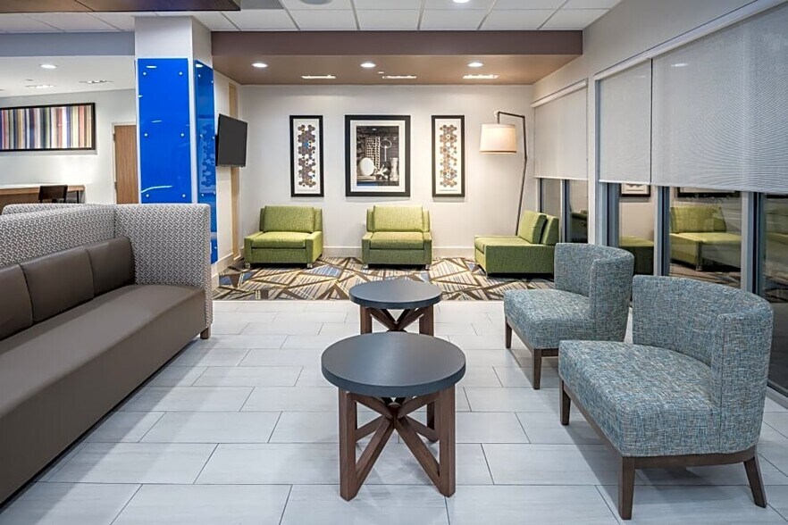More Photos Of 5007 Highway 6, Missouri City Hotel For Sale