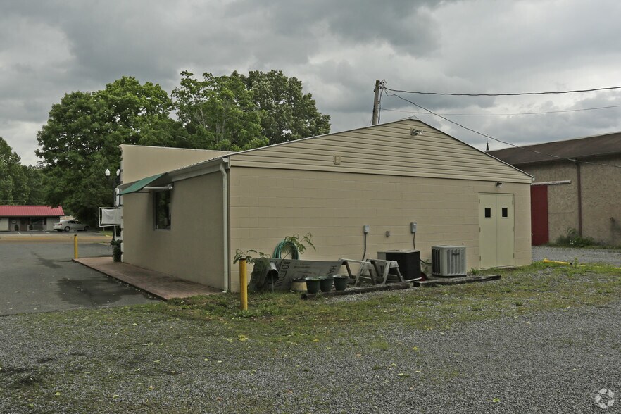 More Photos Of 15781 Rankin Ave, Dunlap Freestanding For Sale