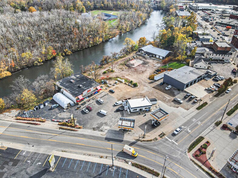 More Photos Of 558 Water St, Allegan Freestanding For Sale