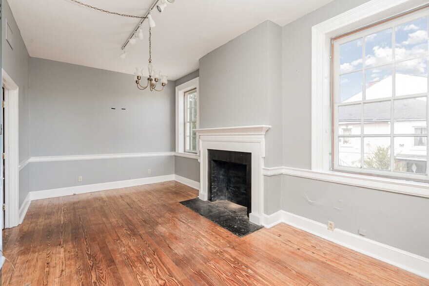 More Photos Of 826 Caroline St, Fredericksburg Storefront Retail Office For Lease
