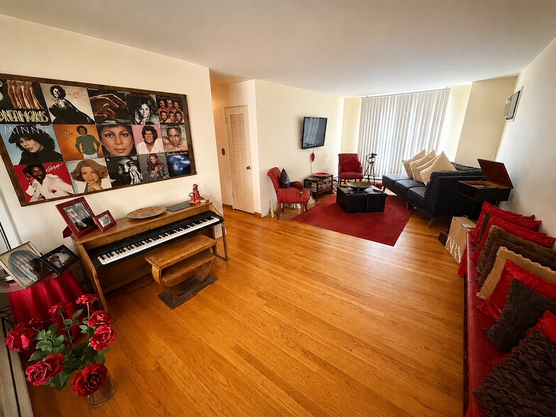 More Photos Of 512-514 W Harrison St, Oak Park Apartments For Sale