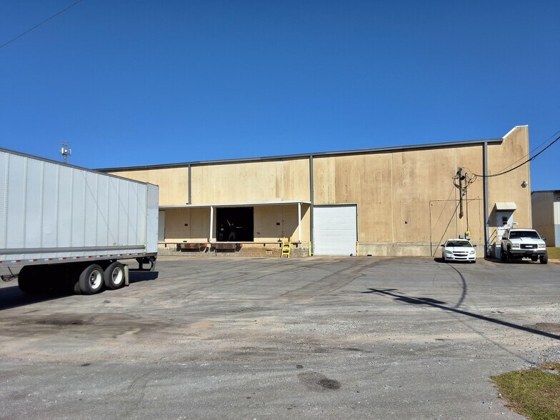 More Photos Of 9970 N Old Palafox Hwy, Pensacola Distribution For Lease