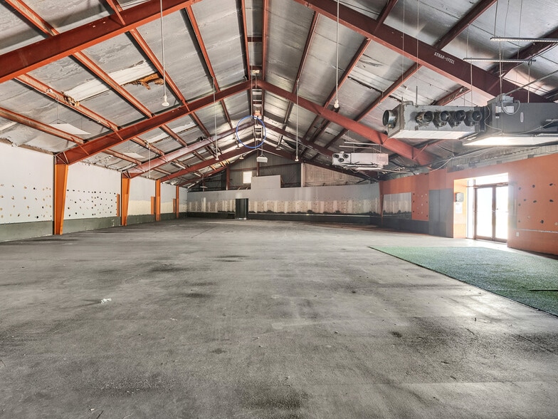 More Photos Of 815 Emancipation Ave, Houston Industrial For Sale